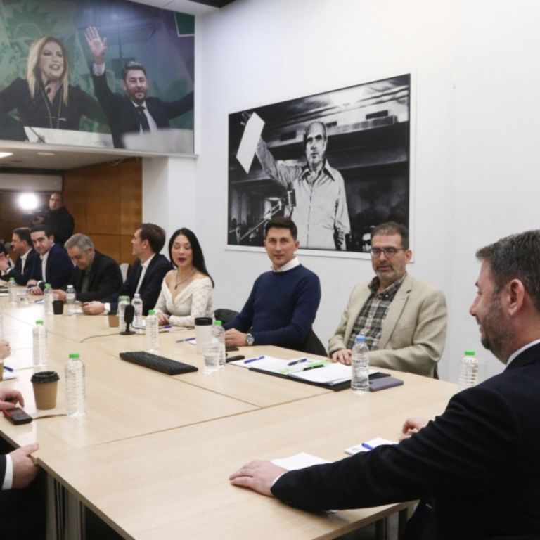 PASOK on the brink: power games, leadership pressure and a high-stakes congress showdown