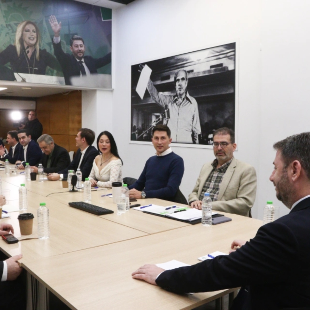 PASOK on the brink: power games, leadership pressure and a high-stakes congress showdown