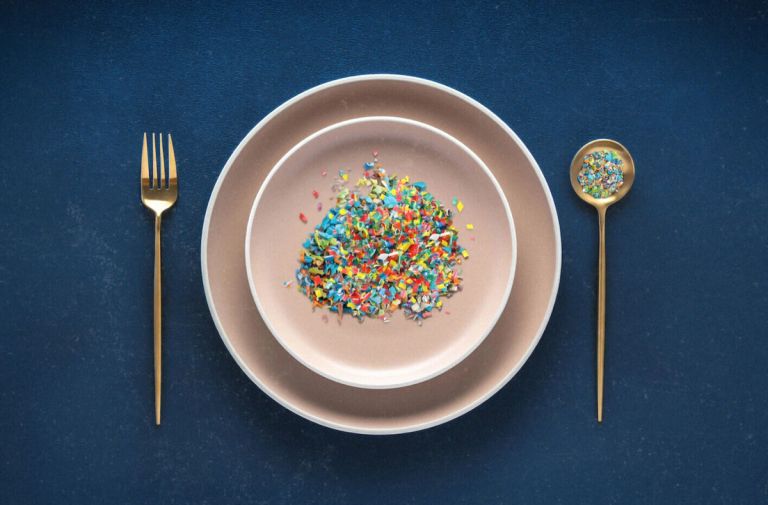 The Plastic Detox: Πώς τα πλαστικά μπαίνουν στο μικροσκόπιο της γονιμότητας