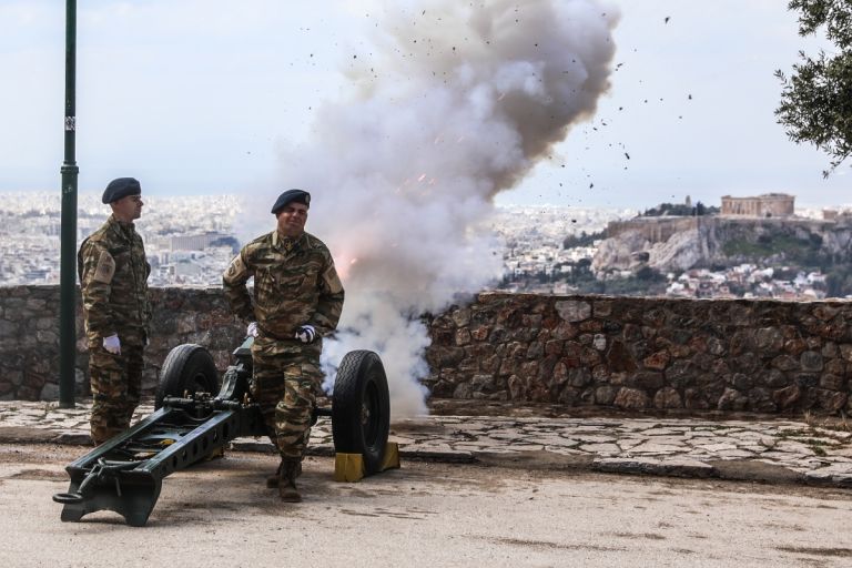 25η Μαρτίου: Με 21 κανονιοβολισμούς από τον Λυκαβηττό ξεκίνησαν οι εκδηλώσεις [vid]