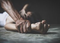 Σοκ στα Χανιά:Καταγγελία 17χρονης για ομαδικό βιασμό,10 συλλήψεις-Βιντεοσκόπησαν τις αποτρόπαιες πράξεις τους