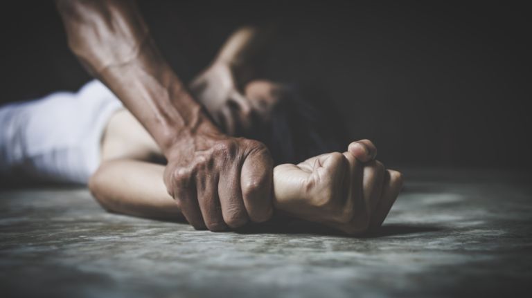 Σοκ στα Χανιά:Καταγγελία 17χρονης για ομαδικό βιασμό,10 συλλήψεις-Βιντεοσκόπησαν τις αποτρόπαιες πράξεις τους