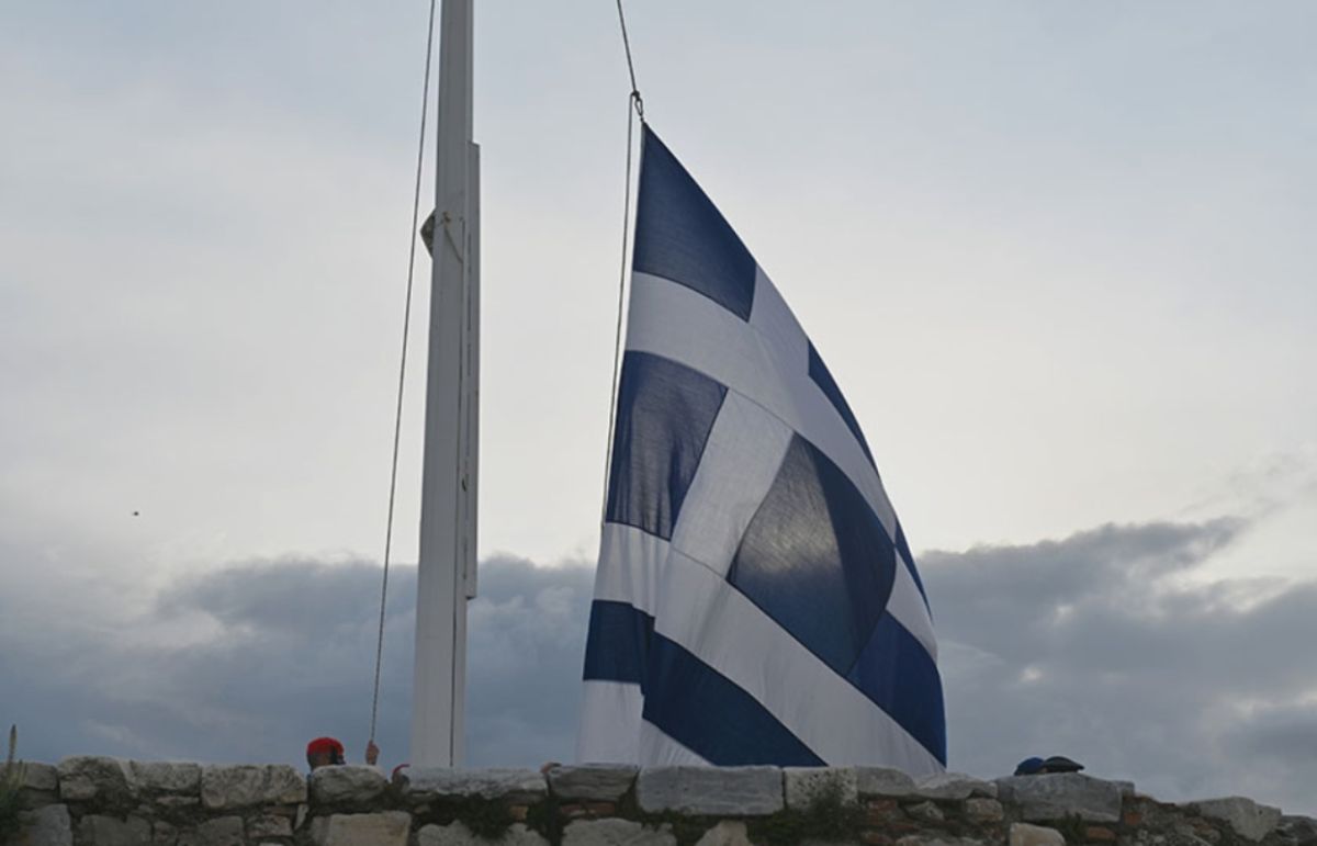 Εθνική Επέτειος Ελλάδας: Σε κλίμα συγκίνησης η έπαρση της σημαίας στον Ιερό Βράχο της Ακρόπολης