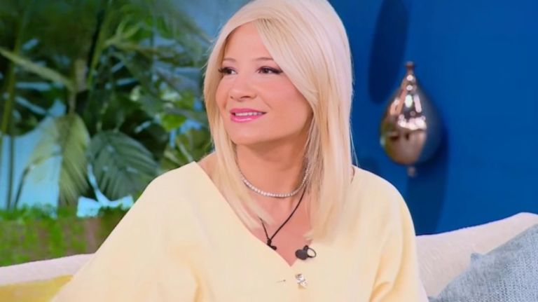 ΒΟΜΒΑ από τη Φαίη Σκορδά on air για το γάμο – Η ατάκα που πάγωσε το πλατό!