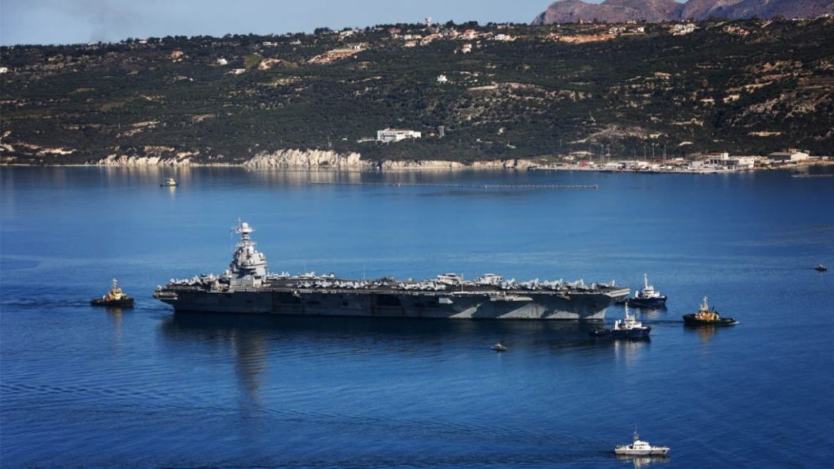Συνελήφθη Πολωνός για κατασκοπεία στη βάση της Σούδας – Φωτογράφιζε πολεμικά πλοία