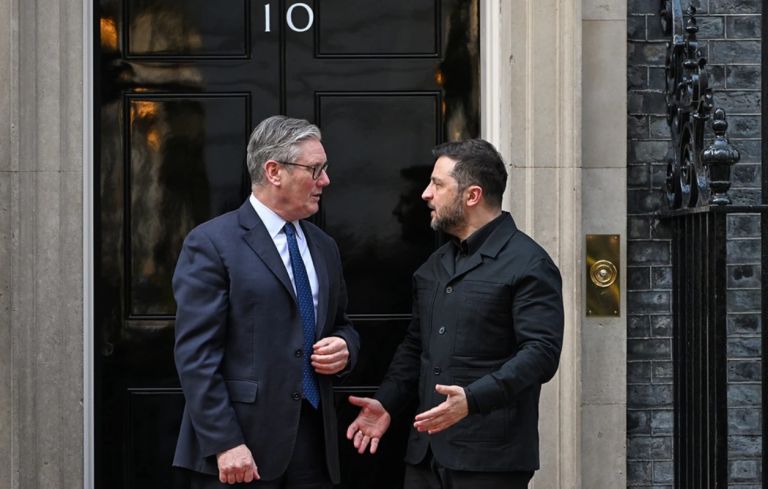 Συνάντηση Ζελένσκι-Στάρμερ:Στο επίκεντρο η διατήρηση πολιτικής και στρατιωτικής υποστήριξης προς την Ουκρανία
