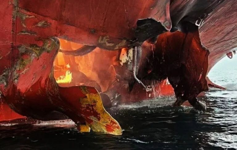 Στενά του Ορμούζ: Ελληνόκτητο πλοίο μεταξύ των τριών που δέχθηκαν πυραυλική επίθεση