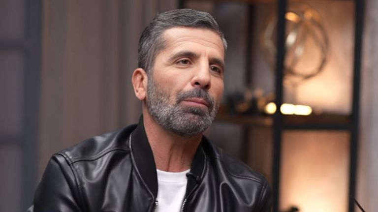 Ο Θανάσης Βισκαδουράκης συγκινεί: «Ο γιος μου ξέρει ότι οι γονείς μου δεν υπάρχουν»!