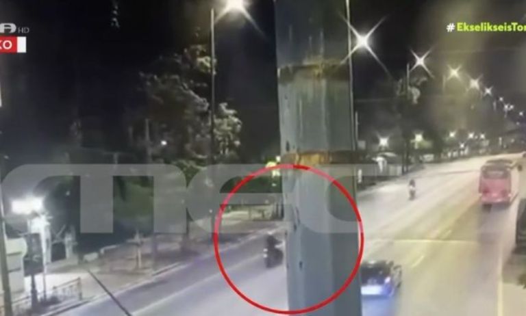 Τροχαίο έξω από τη Βουλή: Βίντεο-ντοκουμέντο από τη στιγμή της φονικής σύγκρουσης [vid]