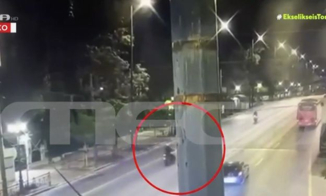 Τροχαίο έξω από τη Βουλή: Βίντεο-ντοκουμέντο από τη στιγμή της φονικής σύγκρουσης [vid]