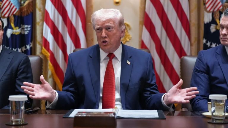 Τραμπ: Παράταση 10 ημερών στην καταστροφή ενεργειακών εγκαταστάσεων στο Ιράν