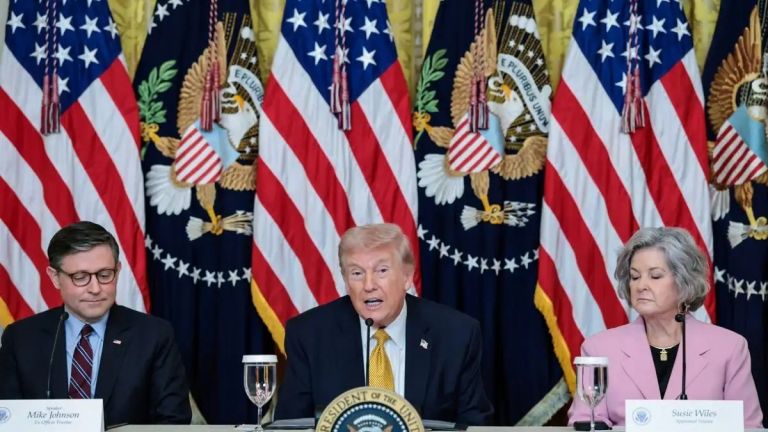 Τραμπ σε χώρες για τα Στενά Ορμούζ: «Εδώ και 40 χρόνια σας προστατεύουμε και εσείς δεν έρχεστε!»