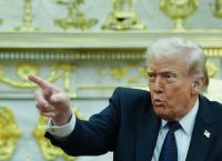 «Τελειώστε το Ιράν»: Ο Τραμπ κλιμακώνει τον πόλεμο και στήνει νέο γεωπολιτικό μπλοκ στις ΗΠΑ