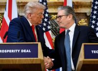 Τραμπ–Στάρμερ: Τηλεφώνημα «εκτόνωσης» για τη Μέση Ανατολή μετά τη δημόσια σύγκρουση ΗΠΑ–Βρετανίας