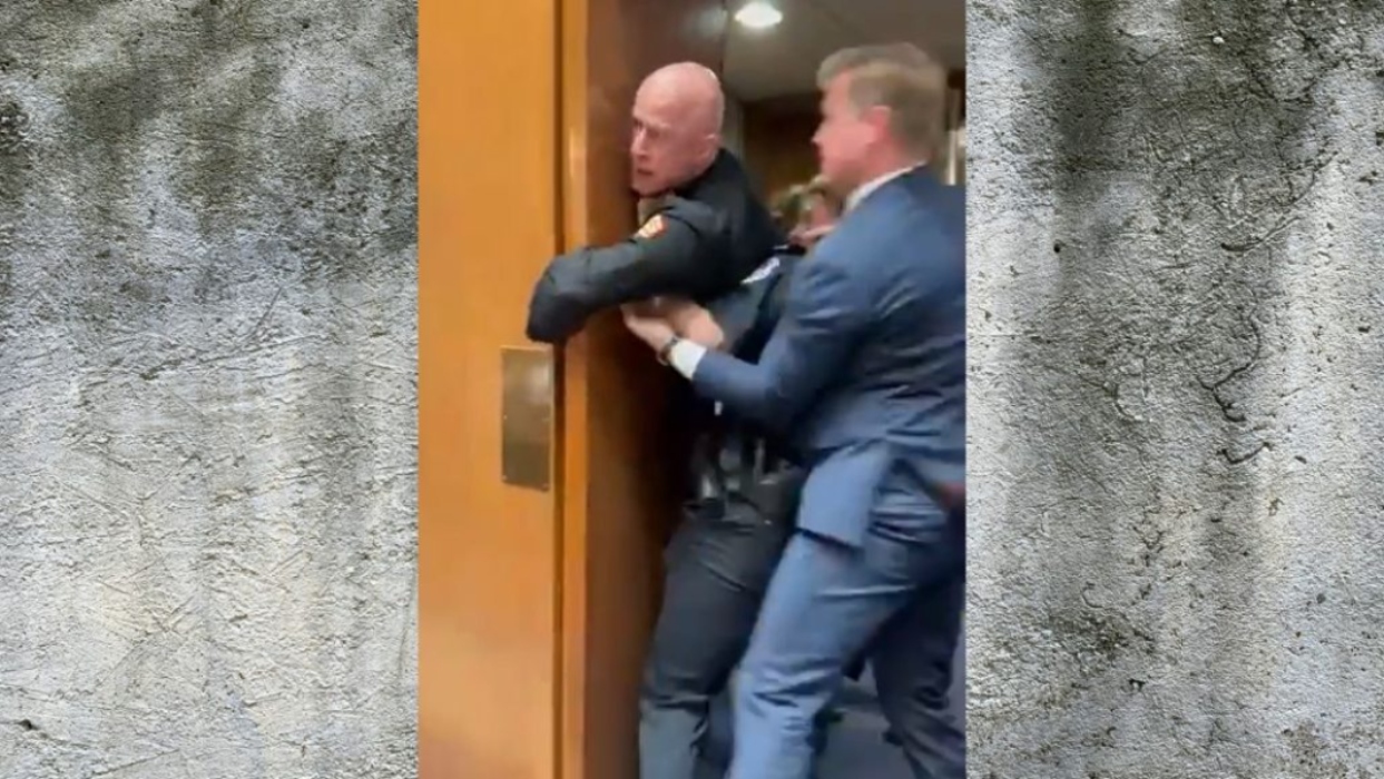 Κραυγή κατά του Πολέμου στο Κογκρέσο: Βετεράνος Μάχιμος Αποβλήθηκε Χαμός στη Γερουσία!