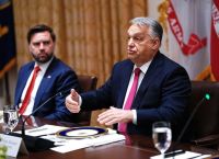 Αμερικανική «σφραγίδα» στον Όρμπαν: Ο Βανς και η μάχη για την Ευρώπη πριν τις κάλπες