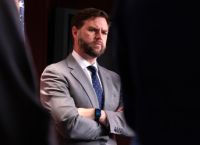 «Σύντομα θα φύγουμε»: Ο Βανς προαναγγέλλει αποχώρηση από το Ιράν και πτώση στις τιμές της βενζίνης