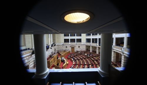 ΟΠΕΚΕΠΕ: Η Βουλή κλείνει τον φάκελο – Σκληρή σύγκρουση για Βορίδη, Αυγενάκη και την ευθύνη Μητσοτάκη