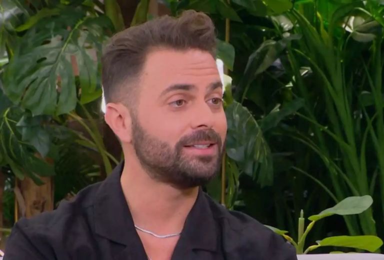 Σοκ στη νυχτερινή ζωή: Ξυλοδαρμός του Ηλία Βρεττού για μια… παραγγελιά! [vid]