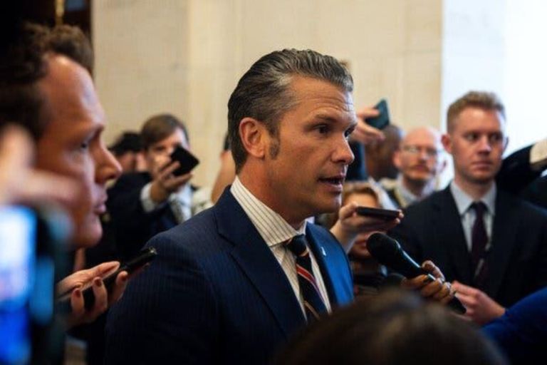 Βόμβα από Financial Times: Υπόνοιες για κέρδη πολέμου στο Πεντάγωνο