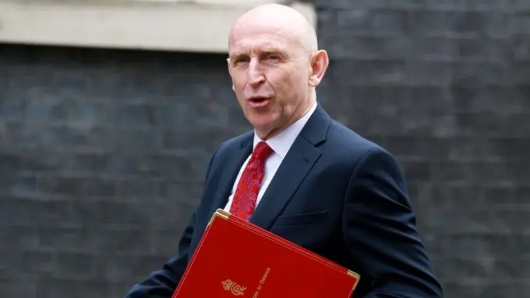 Δύο πύραυλοι εκτοξεύτηκαν προς την Κύπρο,λέει ο βρετανός υπουργός Αμυνας, αναχαιτίστηκαν από τους Ισραηλινούς