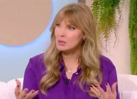 Η Αλούπη σχολιάζει τις σχέσεις: “Σήμερα έχουμε τόσες προκλήσεις που χάνεται η πραγματική επαφή στο σ@ξ”