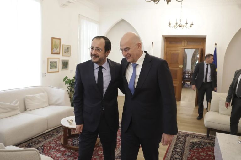 Δένδιας στη Λευκωσία: Η Ελλάδα στην πρώτη γραμμή υπεράσπισης Κύπρου — Ευρώπη καλείται να ακολουθήσει