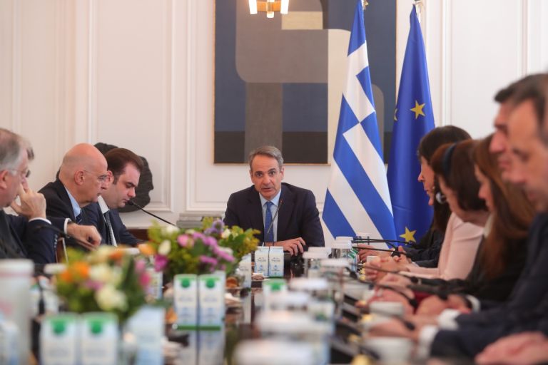 Συνεδριάζει το Υπουργικό Συμβούλιο – Στροφή στην καθημερινότητα με φόντο τα νέα κόμματα