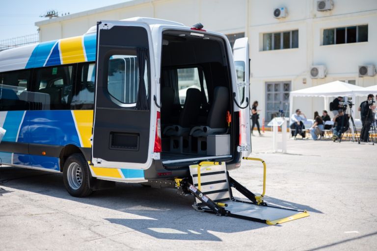 Τα 7 νέα ειδικά οχήματα που θα μεταφέρουν δωρεάν ΑμΕΑ