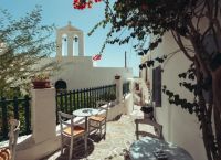 Το αφιέρωμα έκπληξη του Observer στην Αρτζεντιέρα των Κυκλάδων