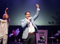 Ο Μάκης που κέρδισε το Eurojackpot συνεχίζει να το γιορτάζει [vid]