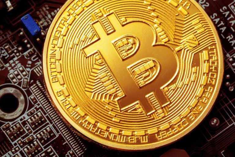 Bitcoin πάνω από τα 69.000 δολάρια: Ράλι στα crypto με φόντο τη Μέση Ανατολή