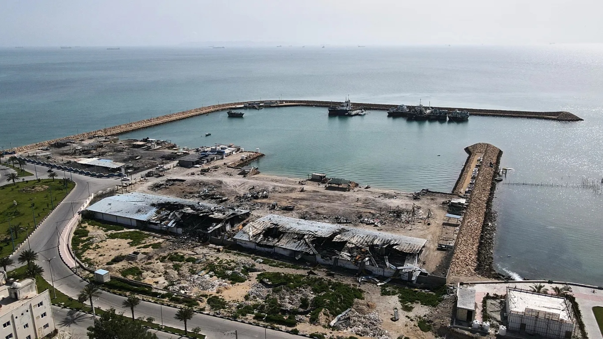 Ιράν: Κλείνει ξανά τα Στενά του Ορμούζ και ανεβαίνει επικίνδυνα η ένταση