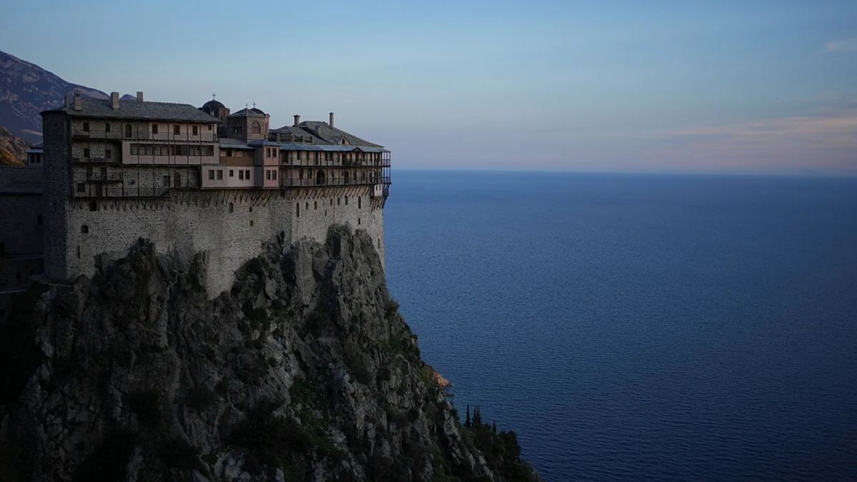 Ω Γλυκύ μου Έαρ: Το Άγιο Όρος στη σιωπή της Μεγάλης Παρασκευής