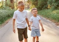 Economist: Γιατί τα πρωτότοκα παιδιά φαίνεται να έχουν μικρό προβάδισμα