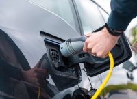 Πόλεμος στο Ιράν: Η ΕΕ εξετάζει μείωση φόρου στο ρεύμα για να ανακόψει το νέο ενεργειακό σοκ