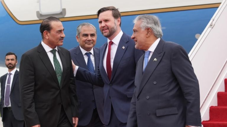 ΗΠΑ–Ιράν: Οι αγορές «τιμολογούν» συμφωνία έως Μάιο 2026 – Εκεχειρία, κυρώσεις και γεωπολιτικό ρίσκο