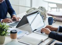 Δημόσιο και ΟΤΑ: Νέοι μισθοί με αύξηση 40 ευρώ και αναδρομικά από 1η Απριλίου