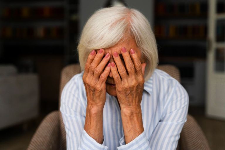 Φρίκη στη Χαλκίδα: Κόρη και σύντροφός της κατηγορούνται για κακοποίηση 70χρονης