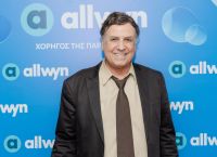 Βραδιά εξομολογήσεων στο θέατρο «Εμπορικόν»: Ηθοποιοί και διάσημοι καλεσμένοι της παράστασης