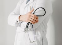 Στράτευση ειδικευόμενων γιατρών: Ποιοι κερδίζουν αναβολή έως το 2027 και τι αλλάζει