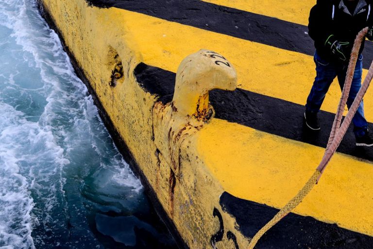 Πειραιάς: Αυτοκίνητο έπεσε στη θάλασσα στην Ακτή Ξαβέρη – Σώος ο 54χρονος οδηγός