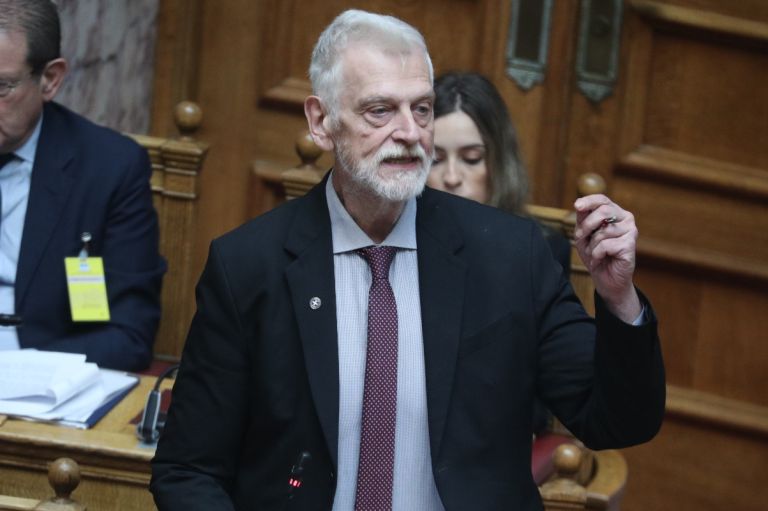 Άγιο Φως υπό σκιά πολέμου –Ο Λοβέρδος στο pagenews.gr για το εκρηκτικό γεωπολιτικό περιβάλλον