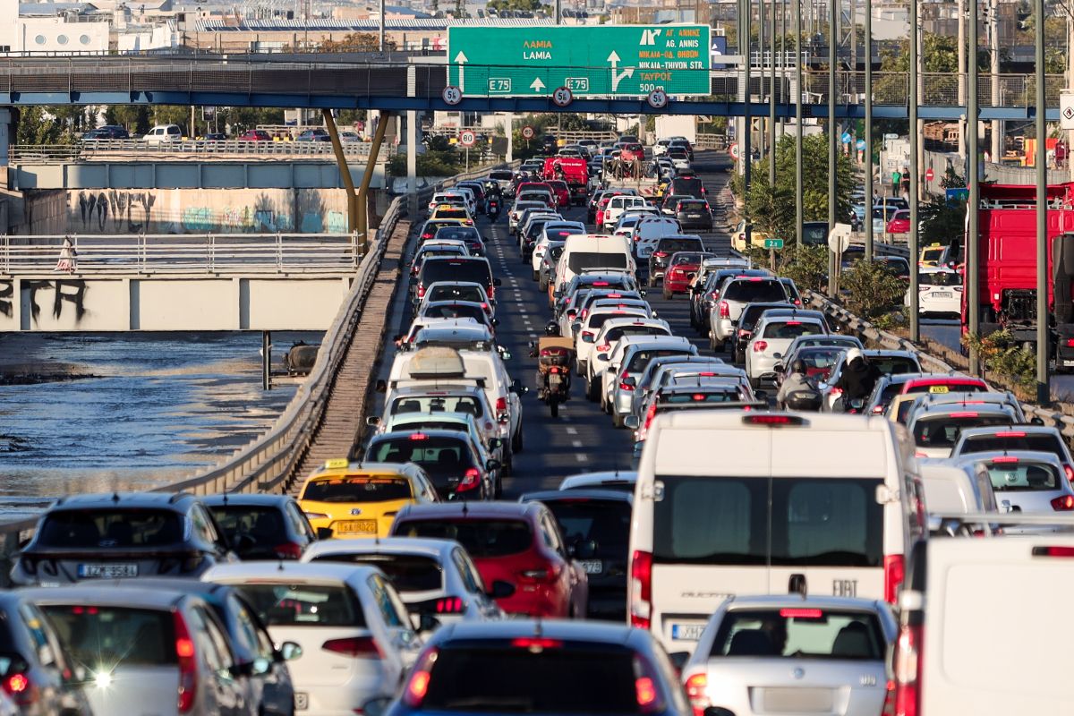 Τροχαίο μεταξύ Ι.Χ. και μοτοσικλέτας στον Κηφισό – Σοβαρή μποτιλιάρισμα στο ύψος της Λενόρμαν
