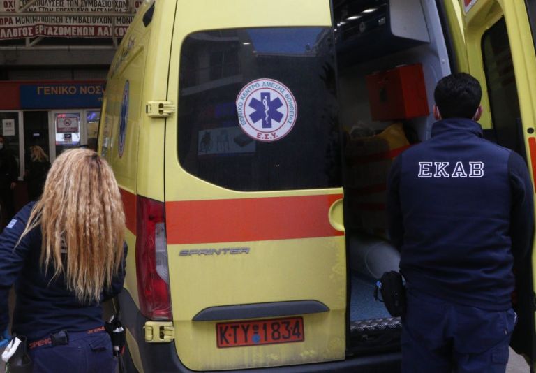Λάρισα: Τρία άτομα στο νοσοκομείο μετά από εκτροπή οχήματος στη Μελούνα