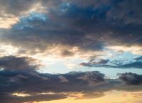 Αλλάζει το σκηνικό του καιρού: Βροχές, καταιγίδες και πτώση έως 10 βαθμούς