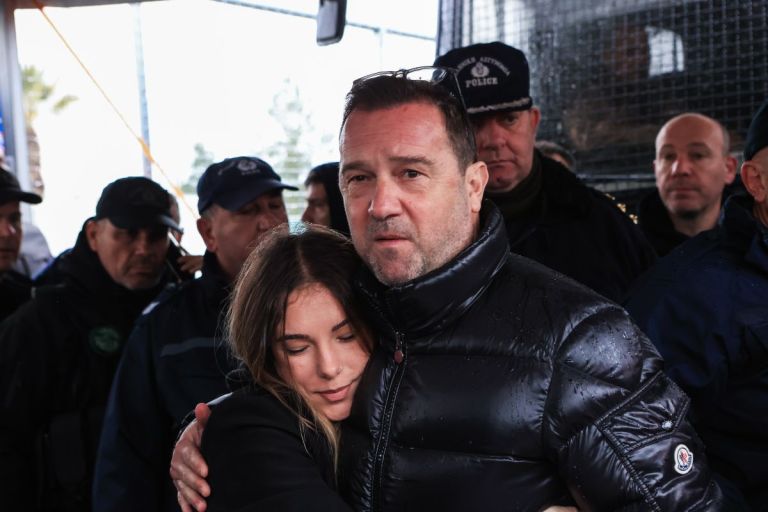 Δίκη για τα Τέμπη: Ένταση, αδιαθεσία Ρούτσι – «Όλοι φυλακή, αλήτες», φώναξε ο Νίκος Πλακιάς