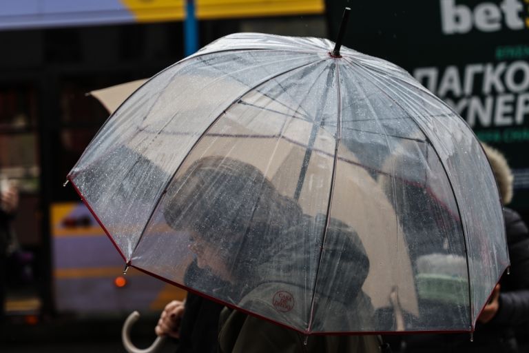 Καιρός: Κυριακή με βροχές και καταιγίδες σε πολλές περιοχές – Μικρή άνοδος της θερμοκρασίας