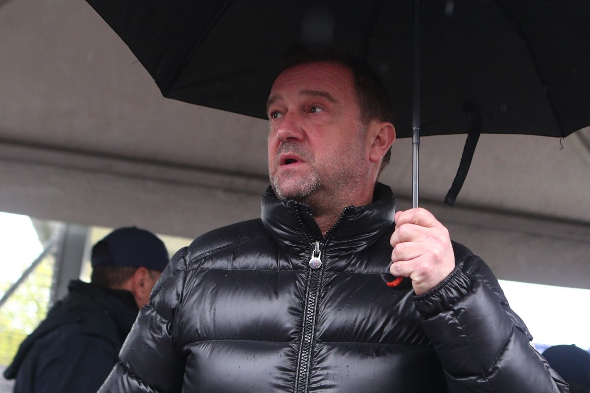 Τέμπη: Σφοδρά ερωτήματα Πλακιά για το υλικό – «Γιατί το κρατούσατε;»