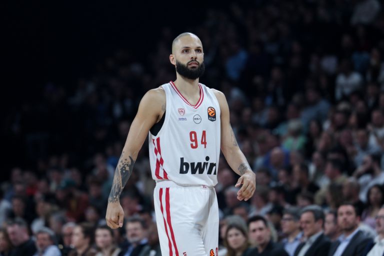 Βιλερμπάν – Ολυμπιακός 74-82: Ο σταθερός Βεζένκοβ, ο clutch Φουρνιέ και ο καθοριστικός Χολ